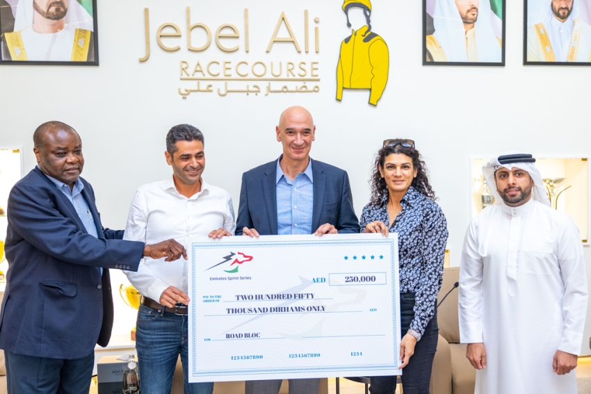تكريم أبطال النسخة الأولى لسلسلة الإمارات لسباقات السرعة بجبل علي